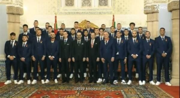 بالصور: تكريم ملكي لنجوم المغرب.. ووسام خاص للركراكي