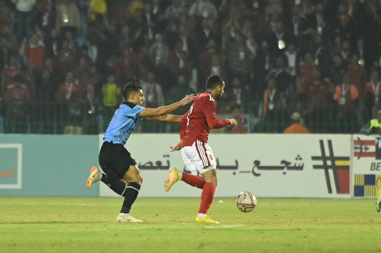 بالفيديو و الصور : الأهلي يواصل تصدر الدوري بثنائية أمام غزل المحلة