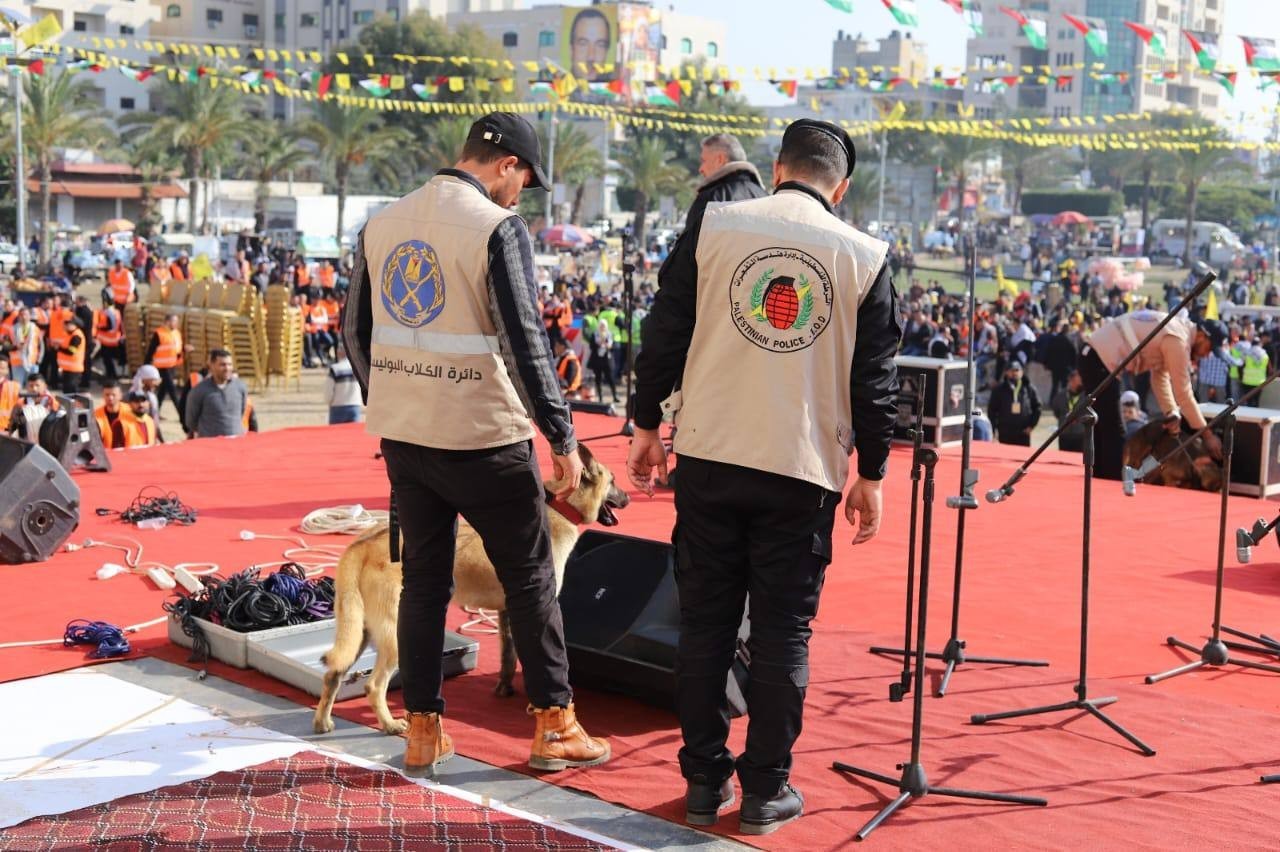 بالصور: جهود الشرطة بغزة في تأمين مهرجان انطلاقة "فتح" الـ58