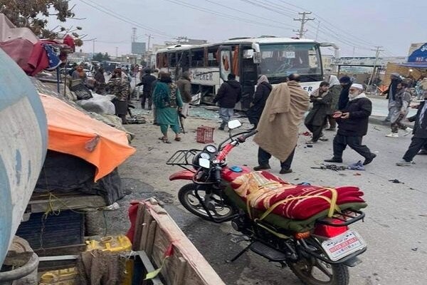 بالصور: قتلى وجرحى جراء انفجار قنبلة شمال أفغانستان