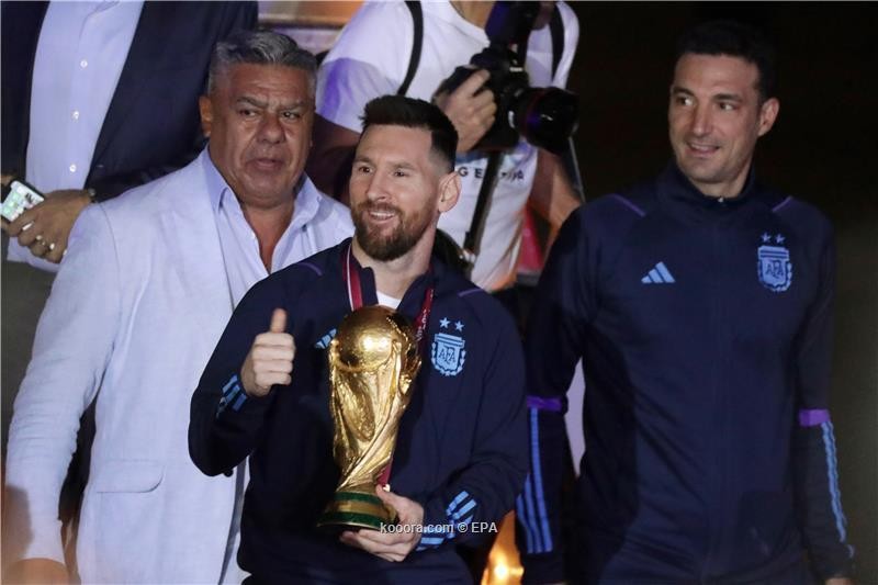 بالصور.. ميسي وأبطال العالم يصلون الأرجنتين