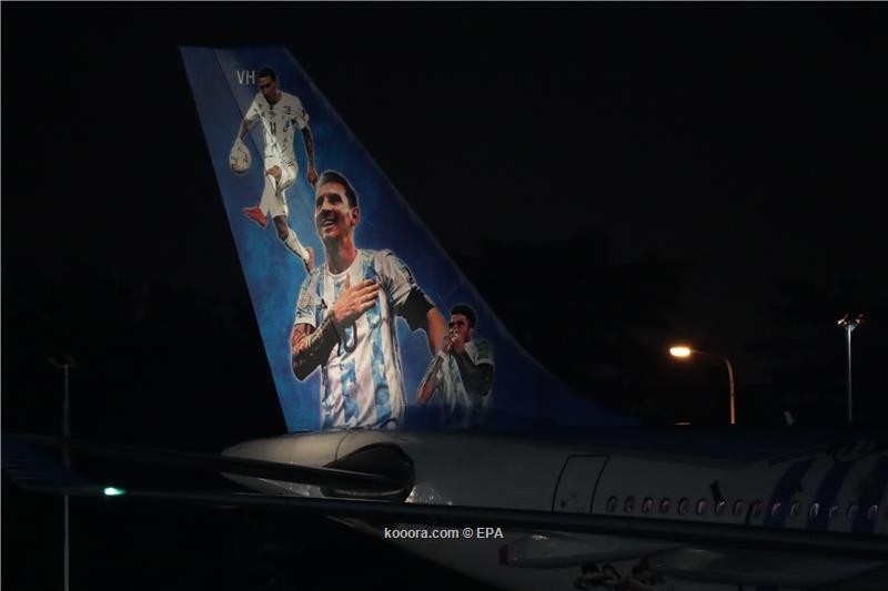 بالصور.. ميسي وأبطال العالم يصلون الأرجنتين