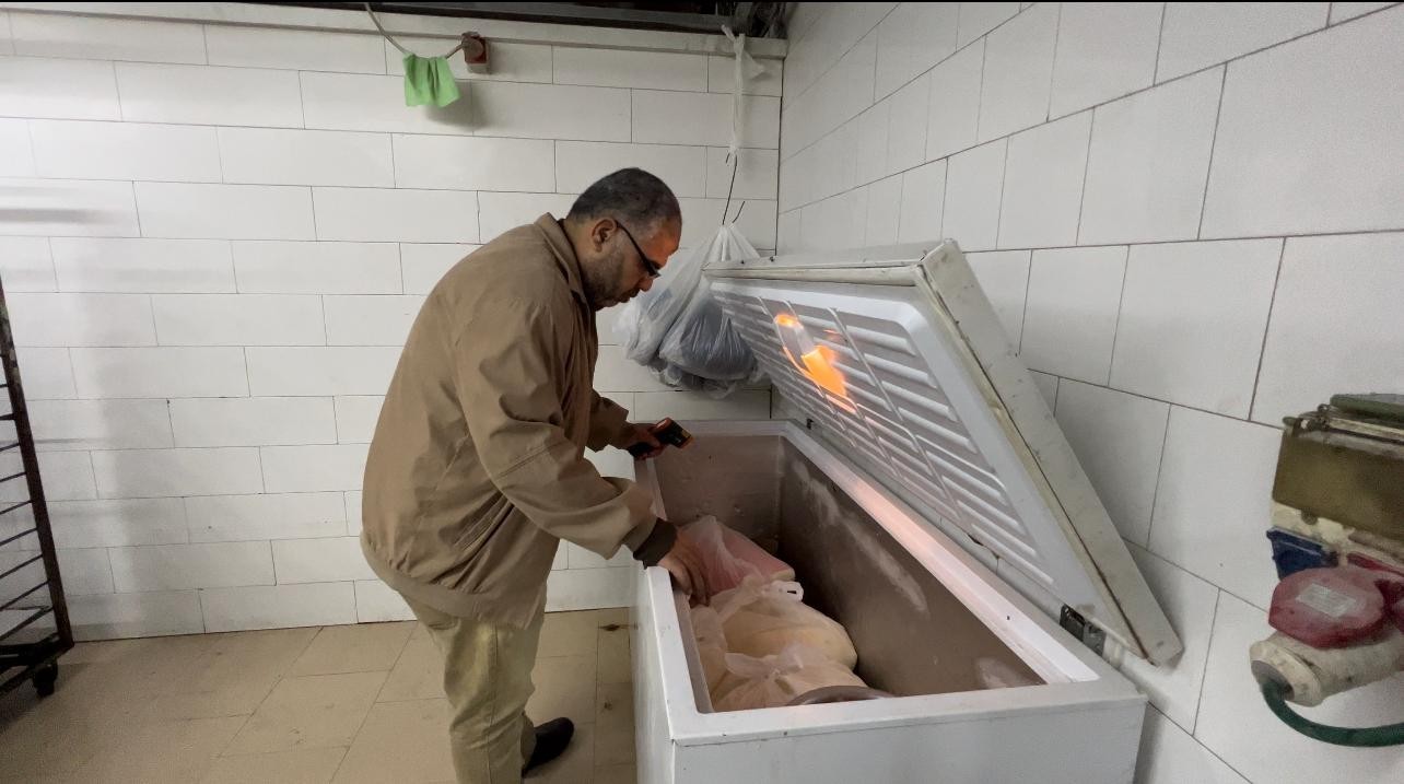 اقتصاد غزة توفّر أجهزة حديثة لفحص المواد الغذائية والمشروبات والزيوت