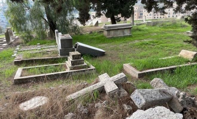 مستوطنون متطرفون يعتدون على مقبرة "البروتستانتية" المسيحية في القدس المحتلة