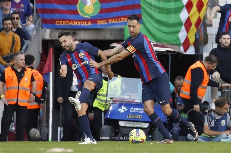 بالصور.. إسبانيول ينتزع نقطة من برشلونة ويرسل هدية للريال