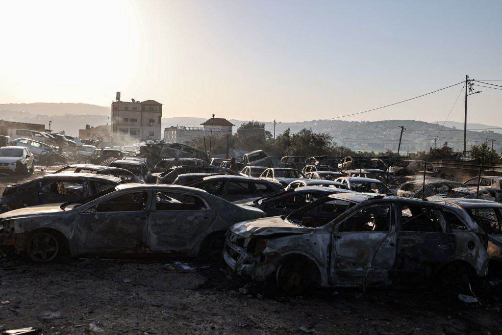 دغلس: المستوطنون نفذوا 300 اعتداء في بلدات نابلس ليلة أمس