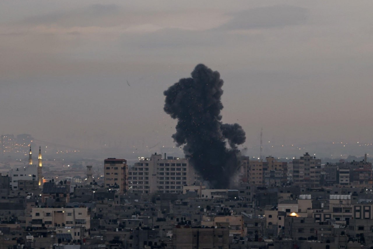 طيران الاحتلال يستهدف عدة مواقع في قطاع غزة
