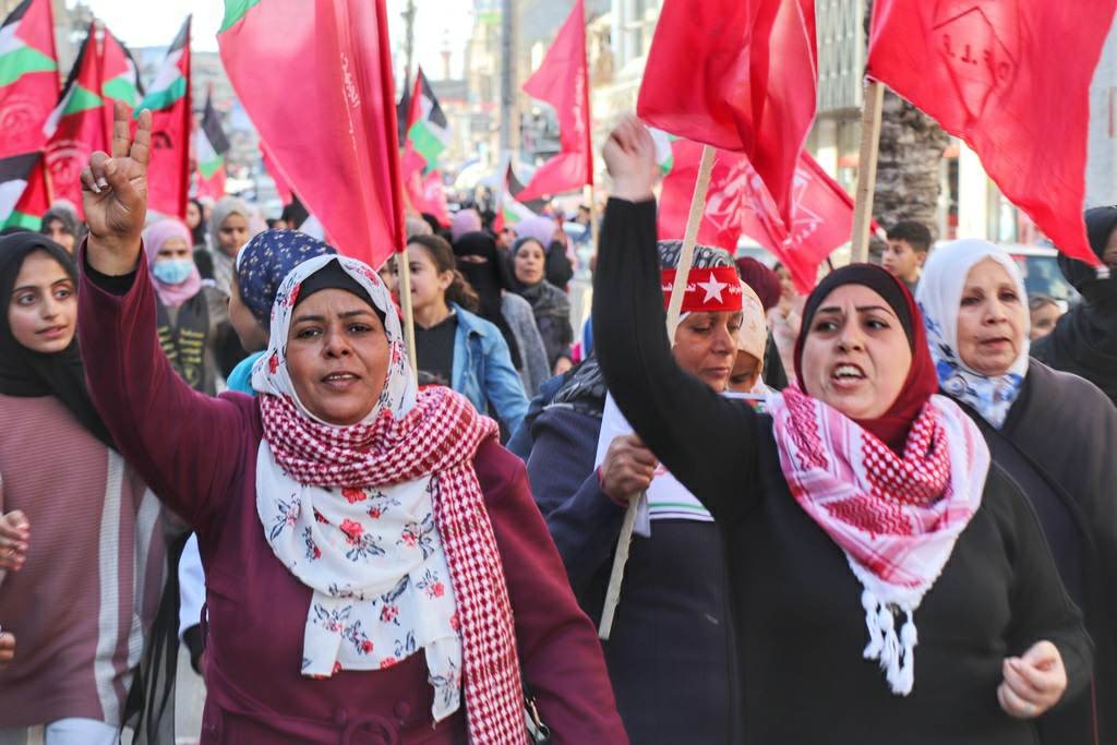 "الديمقراطية" تُنظم مسيرة بذكرى انطلاقتها الـ"54" في قطاع غزة