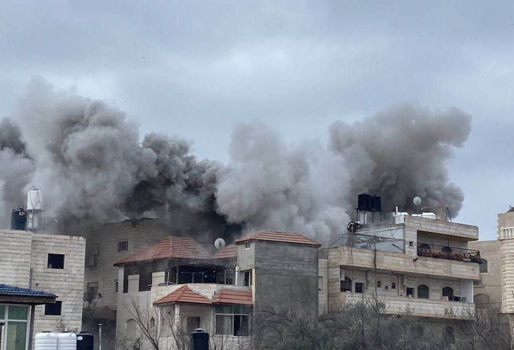 الاحتلال يُفجر منزل الشهيد محمد الجعبري في الخليل