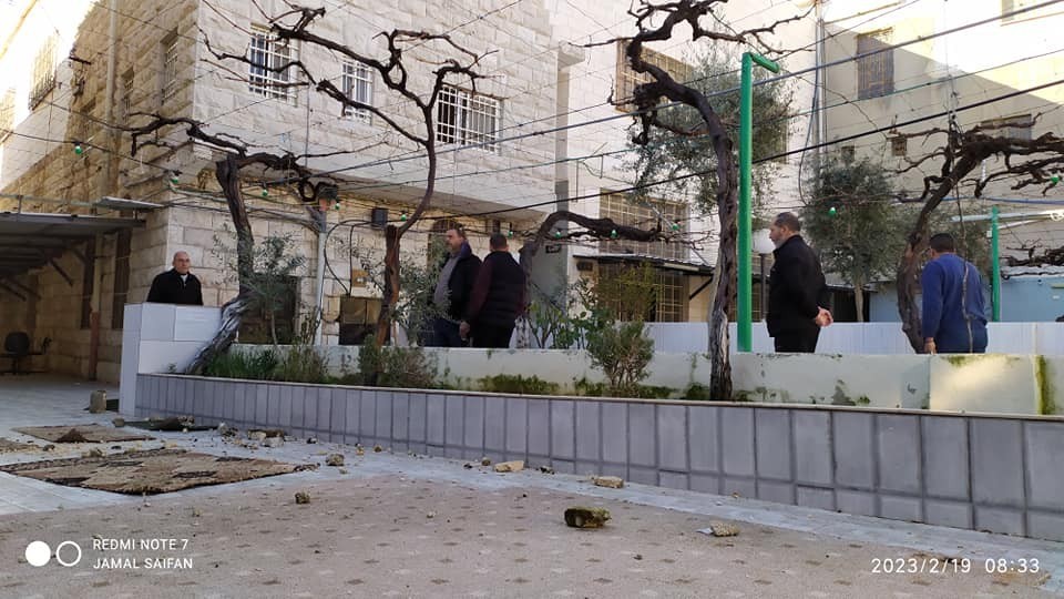 مستوطنون يعتدون على مسجد السنية بمدينة الخليل