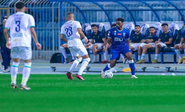 الفتح يصعق الهلال بثنائية