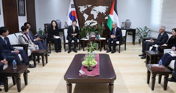 اشتية يدعو رئيس برلمان كوريا الجنوبية لاعتراف بلاده بدولة فلسطين ورفع مستوى التمثيل الدبلوماسي