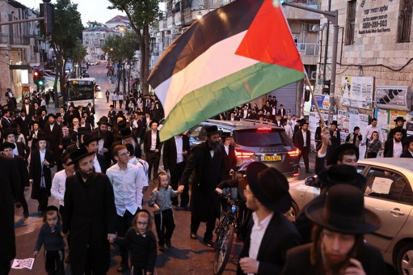 حركة "ناطوري كارتا" تنظم مظاهرة في القدس تنديدًا بالاحتلال