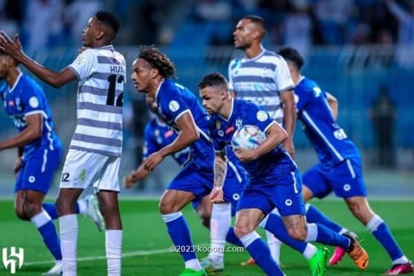 بالصور: الهلال يبتعد عن صراع الصدارة بتعادل مخيب أمام الطائي