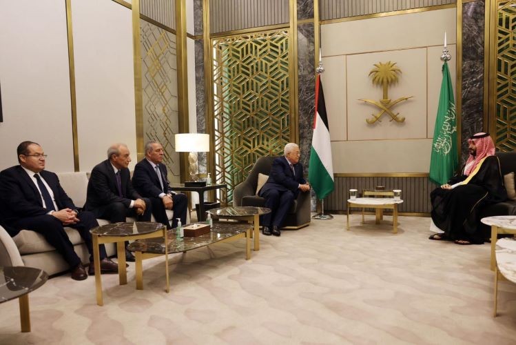 الرئيس عباس يلتقي ولي العهد السعودي الأمير بن سلمان في جدة