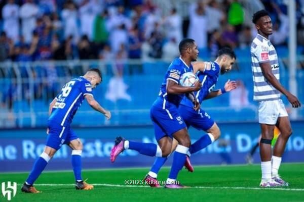 بالصور: الهلال يبتعد عن صراع الصدارة بتعادل مخيب أمام الطائي