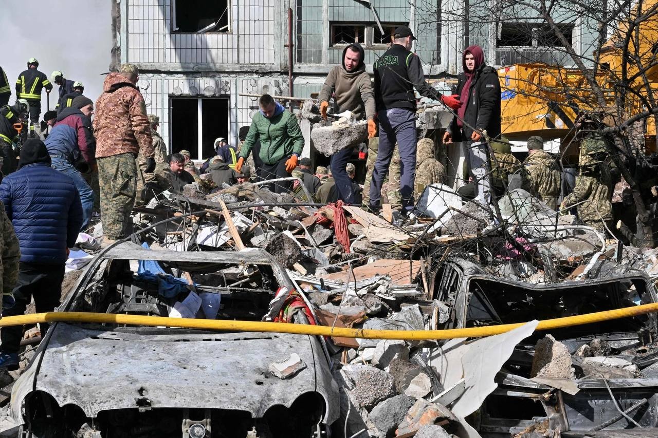 قتلى وإصابات في صفوف المواطنين والضباط الأوكرانيين إثر قصف صاروخي على دونيتسك ونيكولاييف