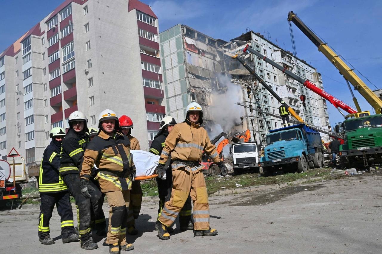 قتلى وإصابات في صفوف المواطنين والضباط الأوكرانيين إثر قصف صاروخي على دونيتسك ونيكولاييف