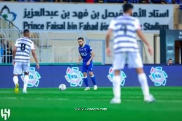 بالصور: الهلال يبتعد عن صراع الصدارة بتعادل مخيب أمام الطائي