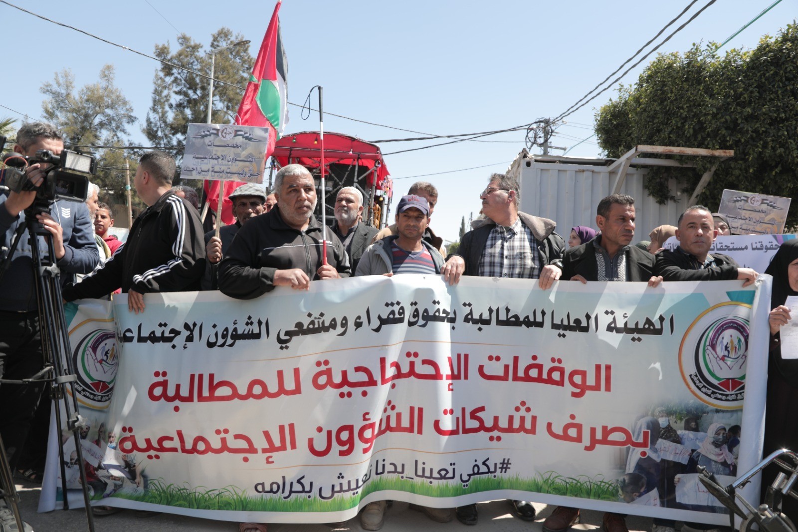 "الشعبيّة" بغزة تنظّم مسيرةً رفضًا لعدم صرف مخصّصات الشؤون