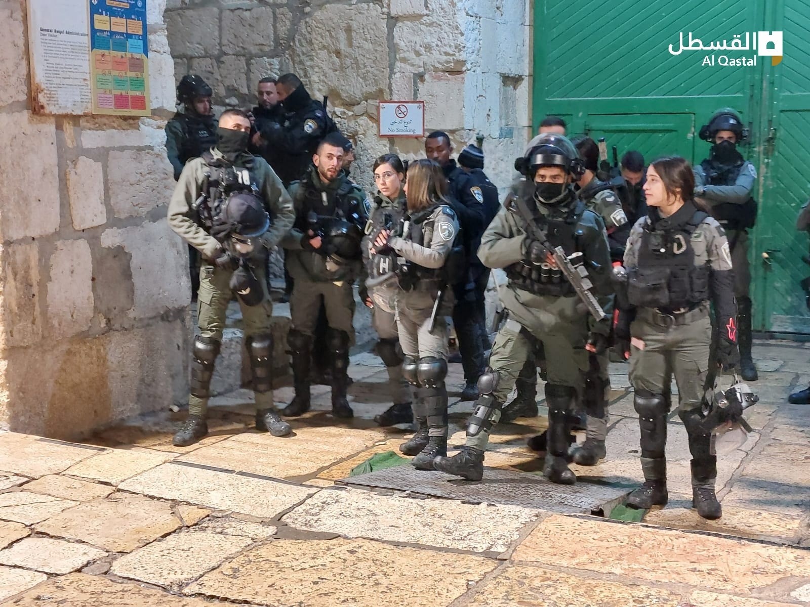 بالفيديو والصور: شرطة الاحتلال تستنفر في "الأقصى" والتوتر يسود المكان