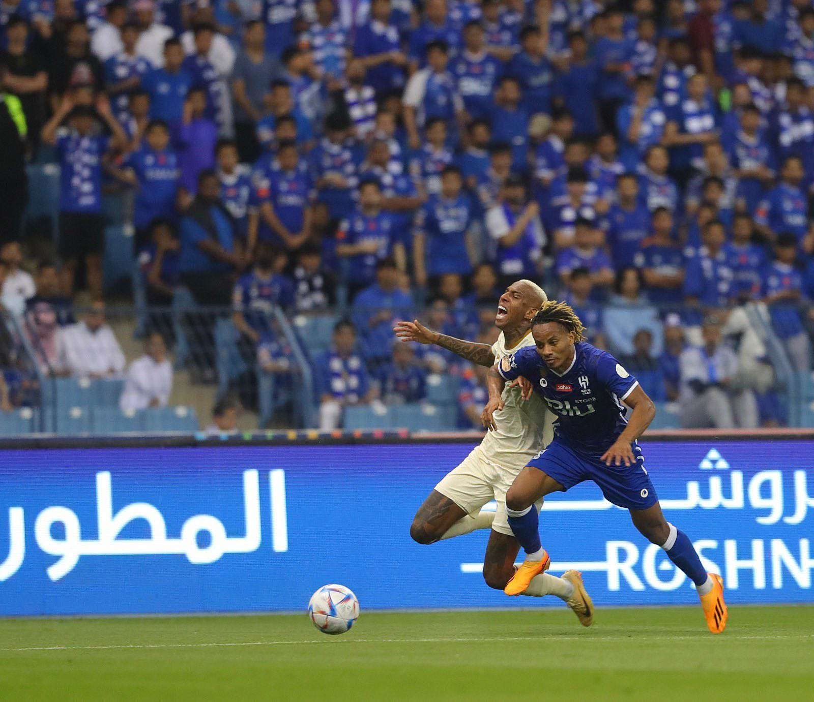 بالصور: الهلال يحسم ديربي الرياض ويعقد مهمة النصر