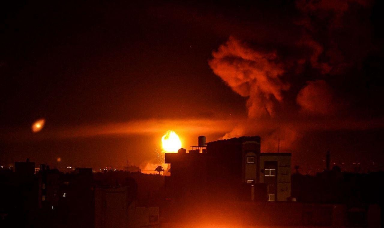 شاهد: طائرات الاحتلال الحربية تشنّ سلسلة غارات على أهداف مختلفة في غزّة