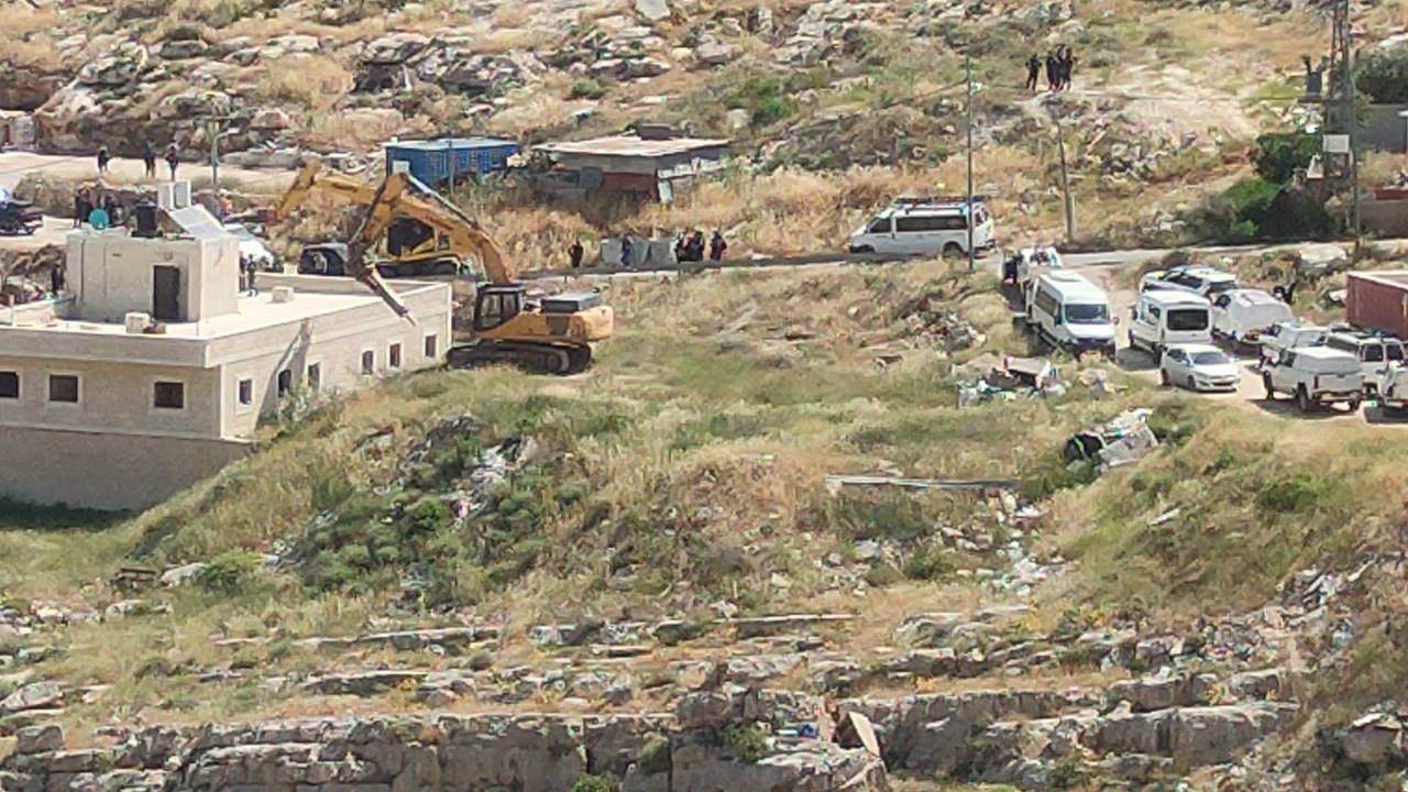 الاحتلال يهدم شقتين سكنيتين في جبل المكبر بحجة عدم الترخيص