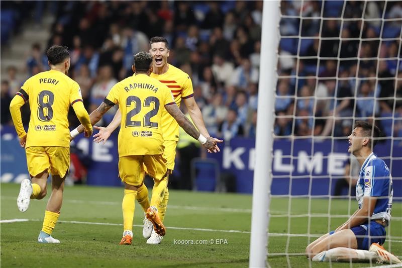 بالصور : برشلونة يسحق اسبانيول ويتوج بطلا للدوري الاسباني