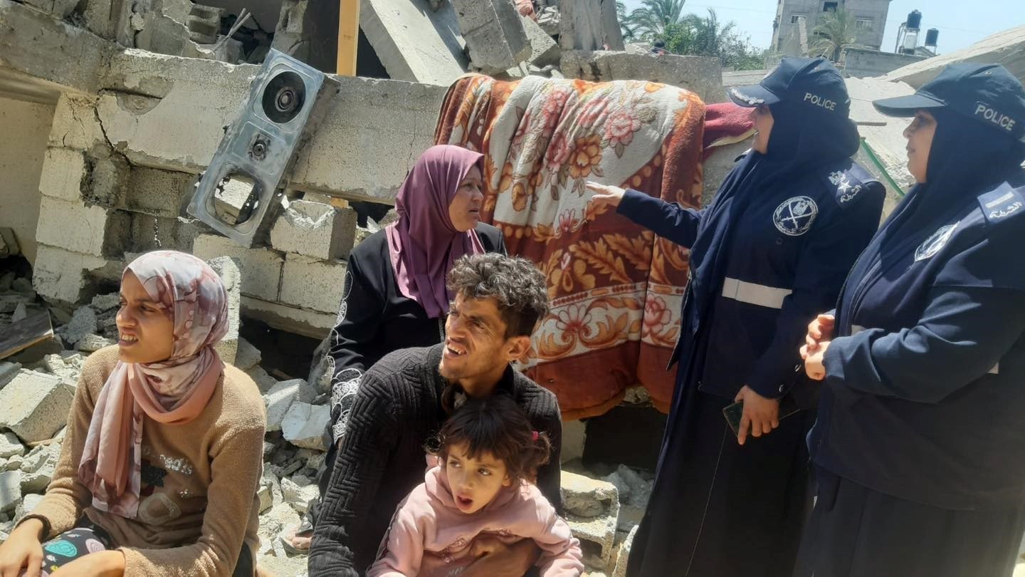 غزة: الشرطة المجتمعية تتفقد بيوت شهداء وجرحى العدوان