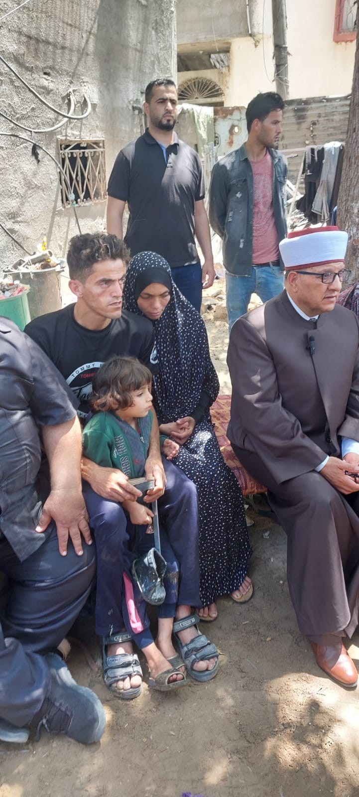 الوزير البكري يختتم زيارته لغزة بلقاء ذوي الاحتياجات الخاصة من عائلة "نبهان" شمال القطاع