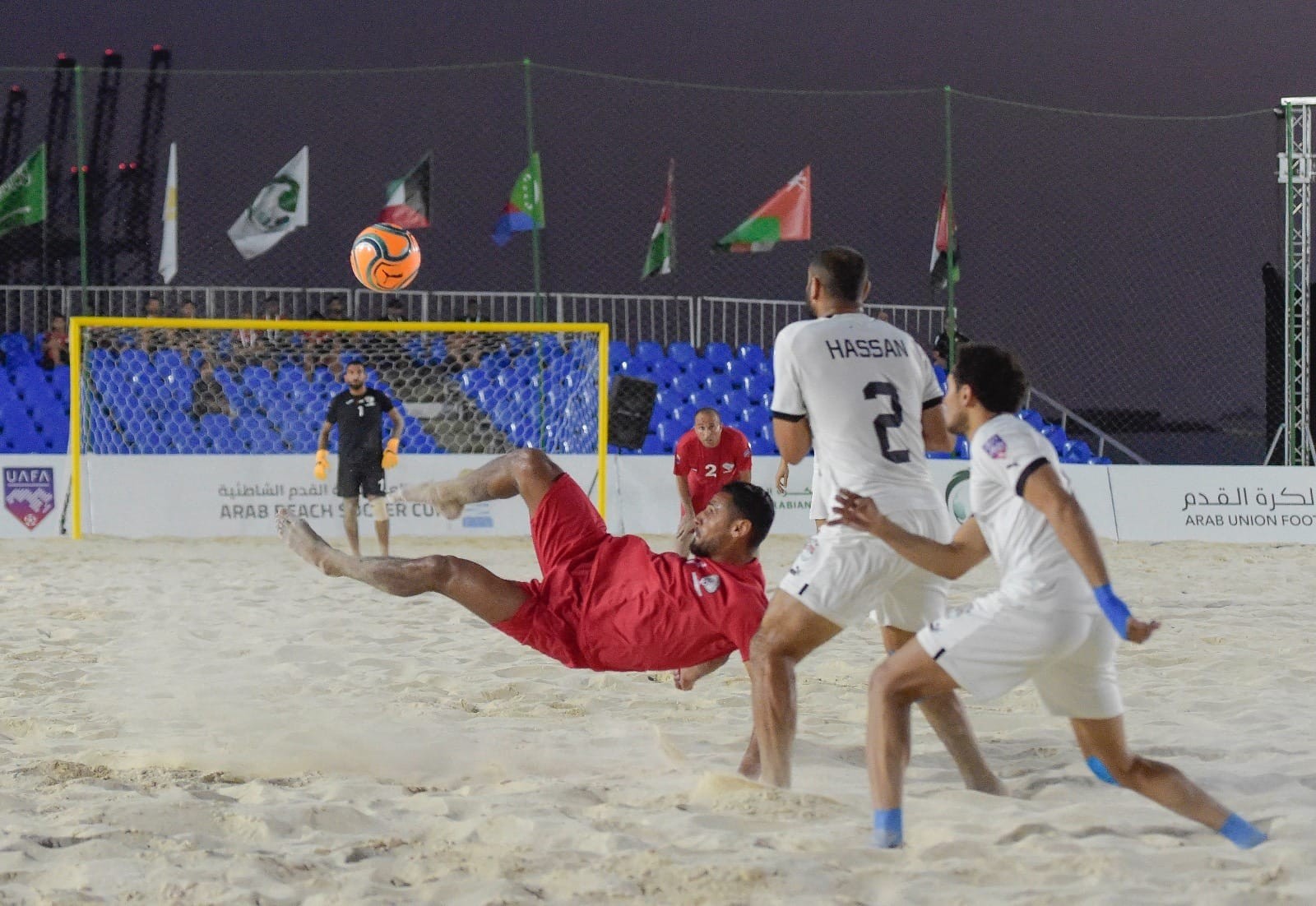 بالصور : مصر تعبر فلسطين بصعوبة وتصعد لنهائي كأس العرب للشاطئية