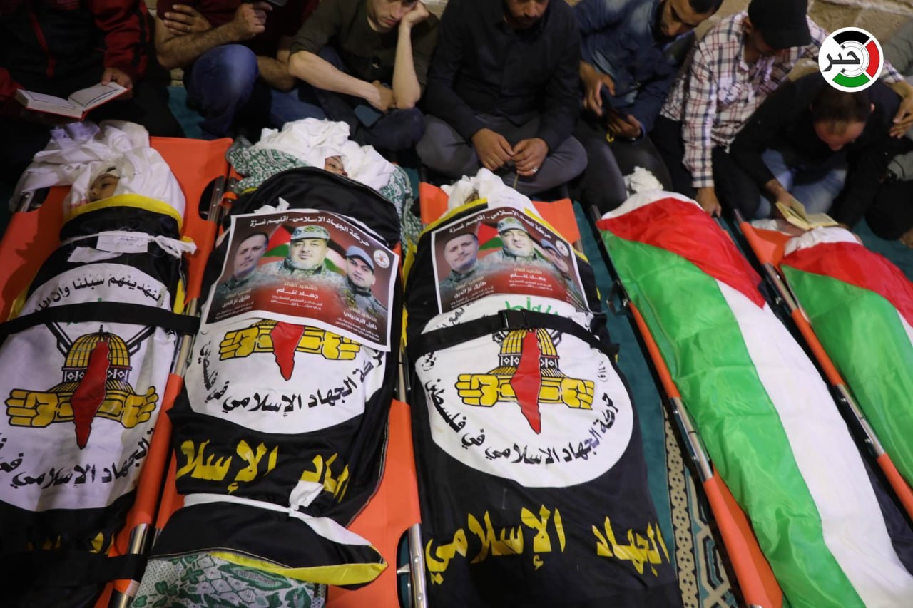 بالفيديو: جماهير غزّة تُشيع جثامين شهداء العدوان "الإسرائيلي"