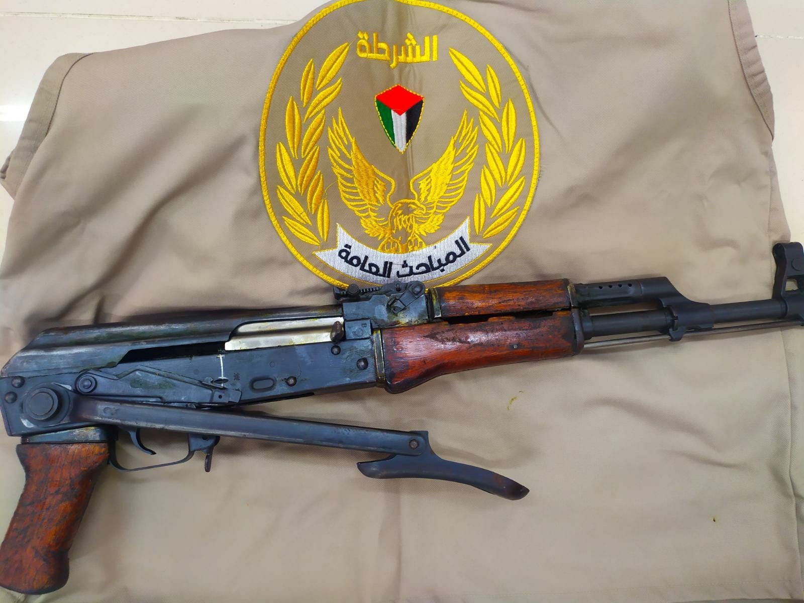 المباحث العامة بغزة تُوقف مطلقًا للنار وتُصادر السلاح المستخدم