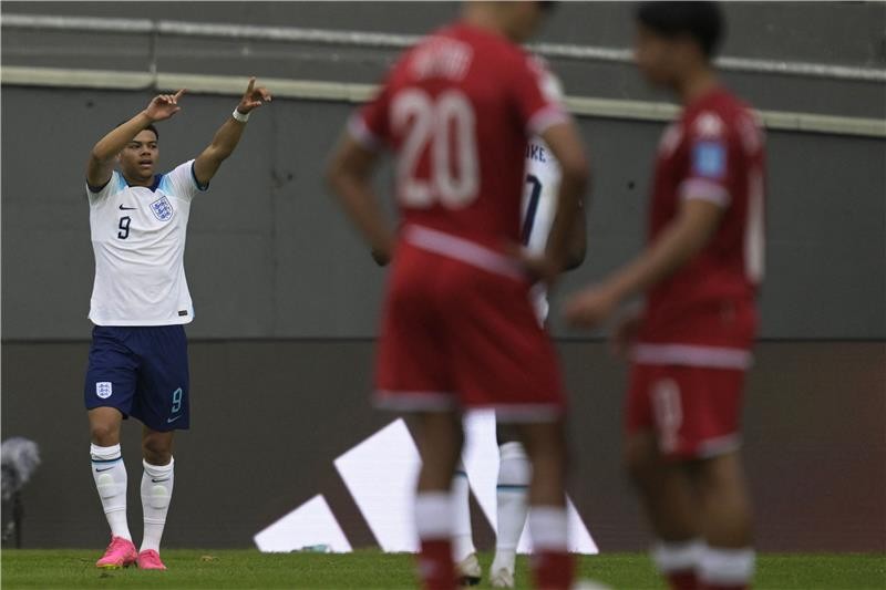 بالصور : تونس تخسر مباراتها الأولى بمونديال الشباب أمام إنجلترا