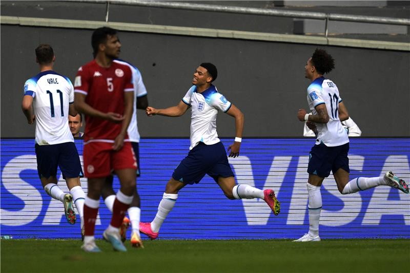 بالصور : تونس تخسر مباراتها الأولى بمونديال الشباب أمام إنجلترا