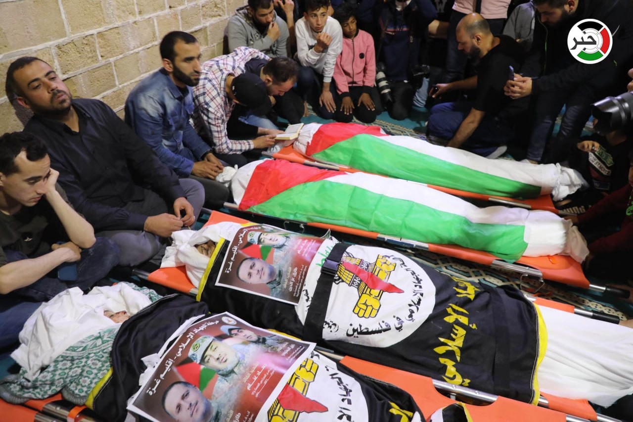 بالفيديو: جماهير غزّة تُشيع جثامين شهداء العدوان "الإسرائيلي"