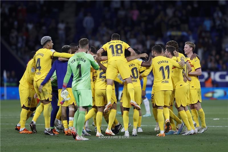 بالصور : برشلونة يسحق اسبانيول ويتوج بطلا للدوري الاسباني