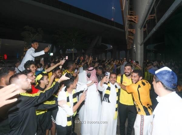 بالصور: استقبال تاريخي للاتحاد في مطار جدة.. وهروب حجازي