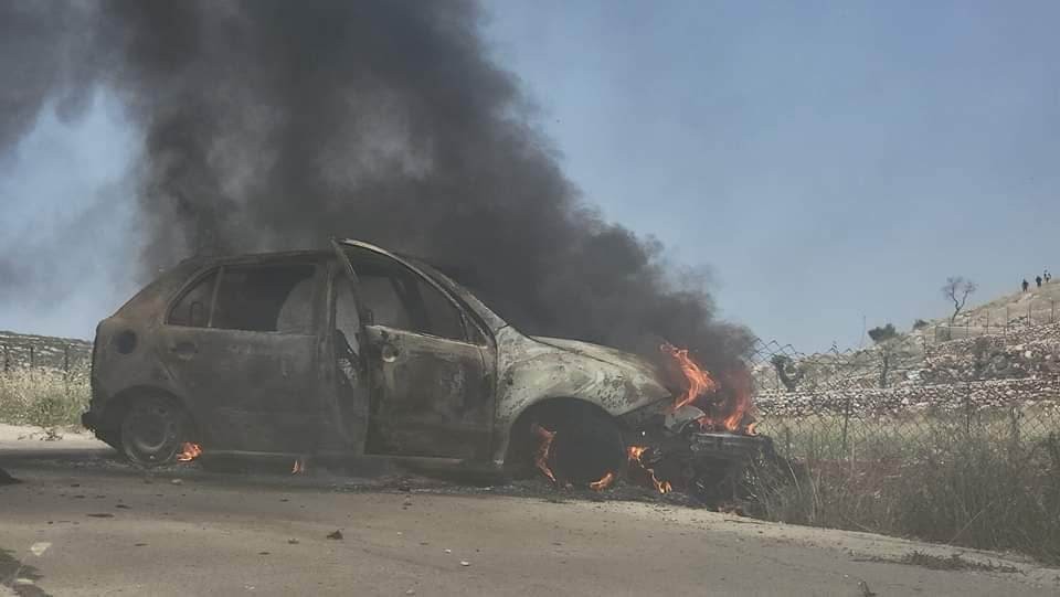 إصابة خطيرة وإحراق مركبات في اعتداء للاحتلال والمستوطنين على المزارعين شرق رام الله