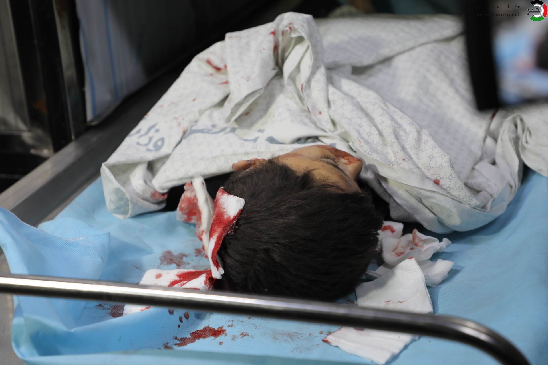 فيديو وصور: 13 شهيداً وعشرات الإصابات في قصف "إسرائيلي" استهدف منازل مدنية بغزّة
