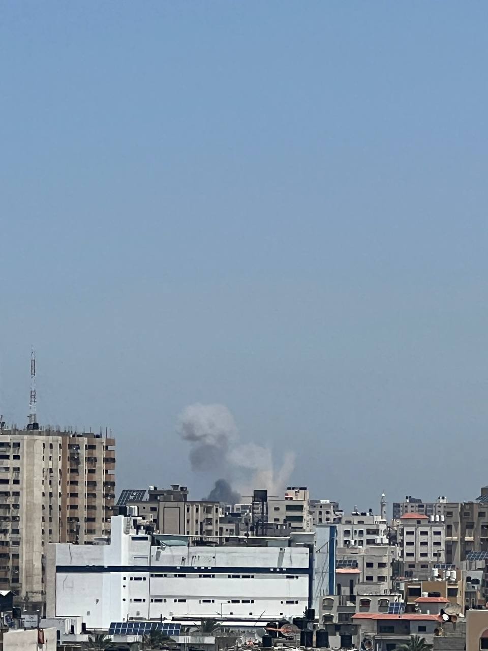 محدث بالفيديو والصور: 4 شهداء وإصابات في قصف "إسرائيلي" مستمر على قطاع غزة