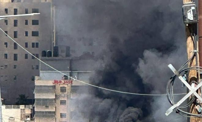بالفيديو والصور: اندلاع حريق كبير في المنطقة الصناعية برام الله