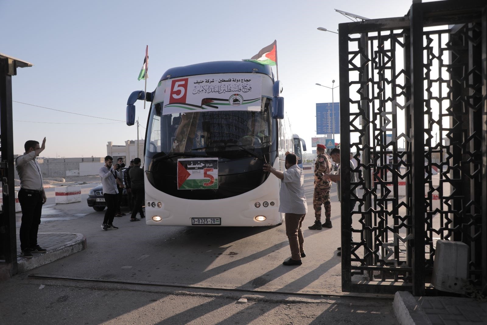 مغادرة الفوج الأول من حجاج قطاع غزة عبر معبر رفح