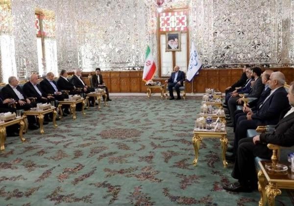 هنية يلتقي برئيس مجلس الشورى الإسلامي في طهران 