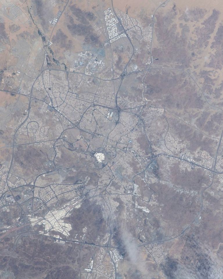 135-152838-sultan-alneyadi-satellite-image-mecca-2.jpeg