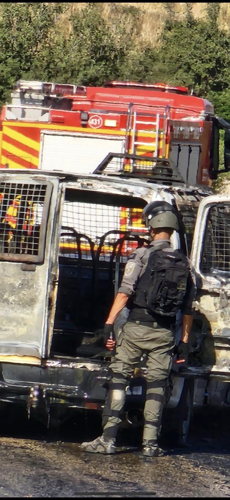 بالفيديو والصور: إحراق مركبة عسكرية للاحتلال خلال مواجهات في أم صفا