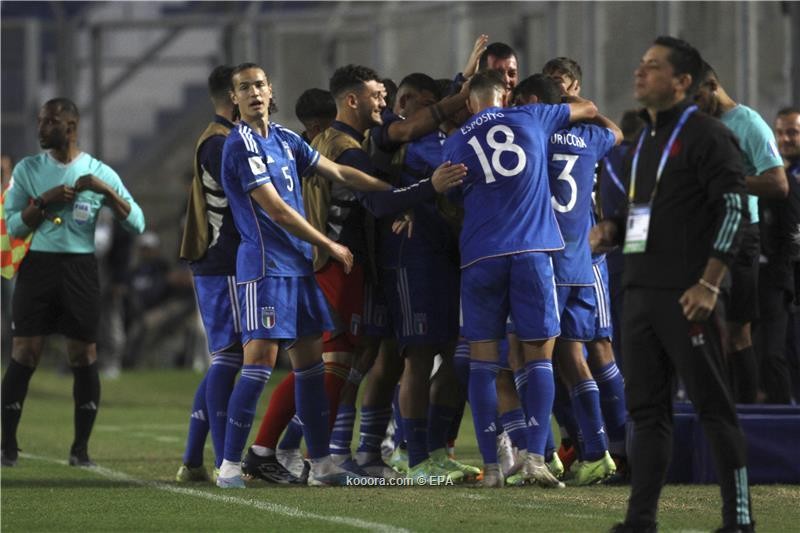 بالصور : ايطاليا تحجز مقعد في المربع الذهبي على حساب كولومبيا