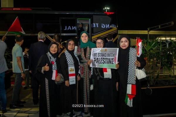 بالصور: استقبال حافل للمنتخب الفلسطيني في إندونيسيا
