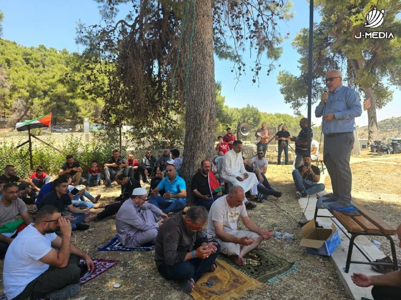العشرات يؤدون صلاة الجمعة في برك سليمان السياحية جنوب بيت لحم